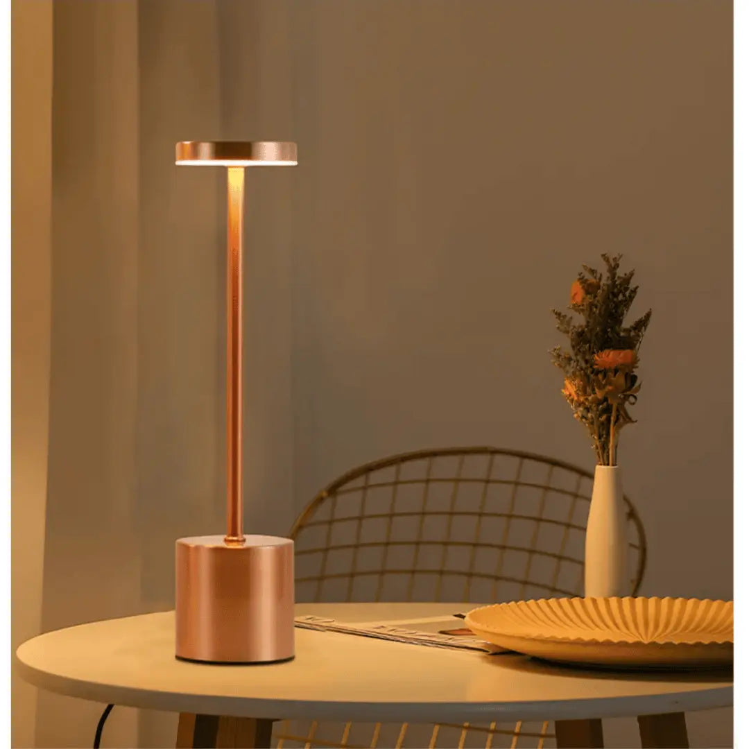 Luminária de Mesa de Metal Clássica com luzes LED e sensor de toque recarregável