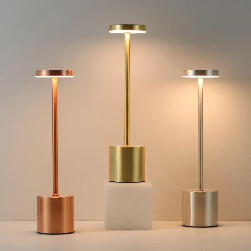 Luminária de Mesa de Metal Clássica com luzes LED e sensor de toque recarregável