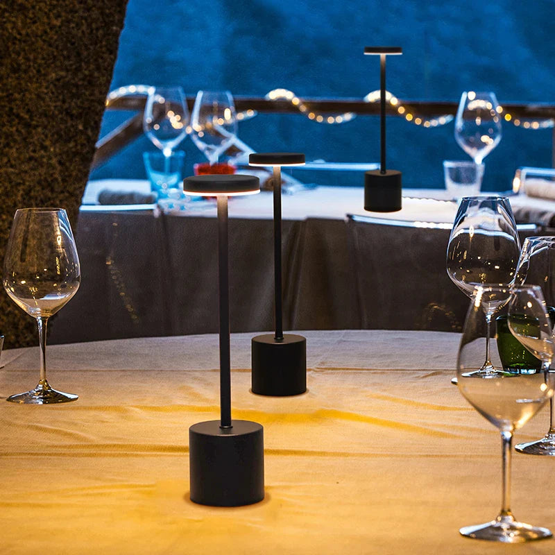 Luminária de Mesa de Metal Clássica com luzes LED e sensor de toque recarregável