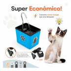 Fonte de água Decoricasa azul para pets com gato ao lado, destacando economia de energia e motor silencioso de 3W.