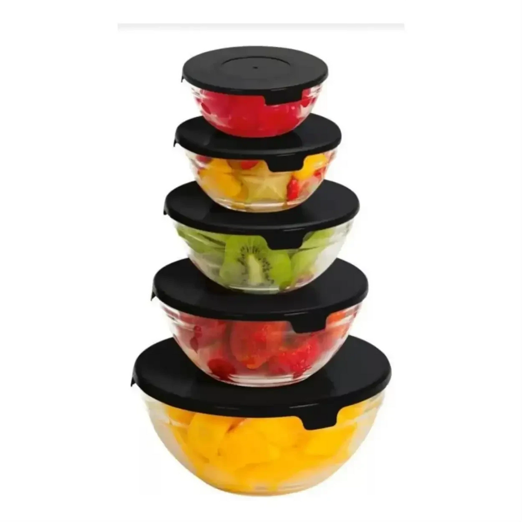 Conjunto de 5 potes de vidro Decoricasa com tampas pretas, empilhados e contendo frutas frescas.