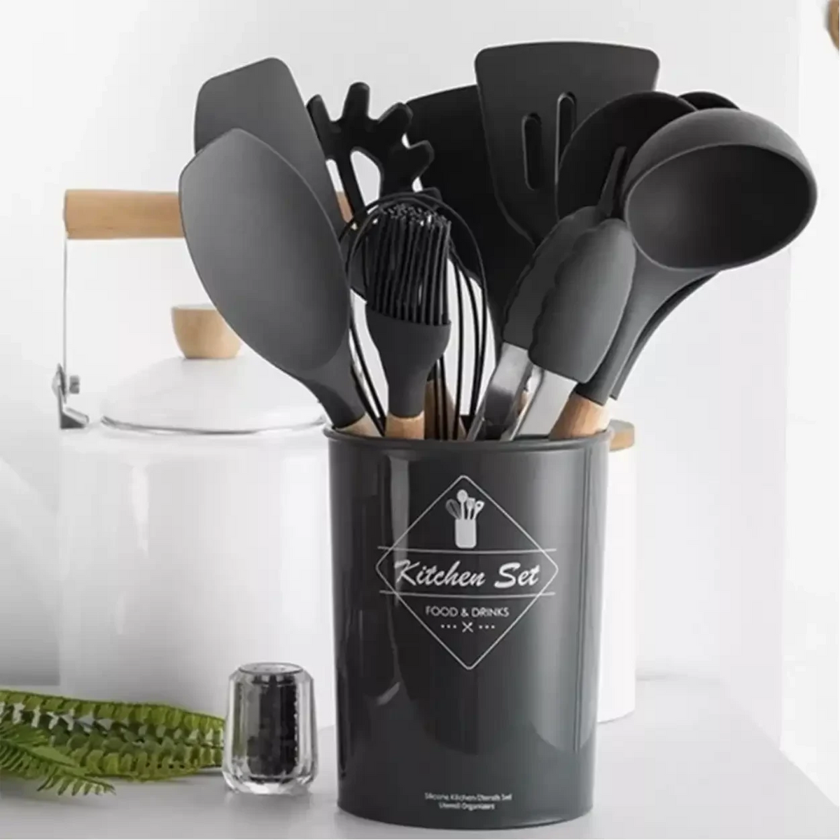 Kit de 12 utensílios de cozinha Decoricasa em silicone preto com cabos de madeira e copo organizador cilíndrico