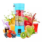 Liquidificador portátil azul Decoricasa com 6 lâminas, cercado por frutas frescas e sucos para preparo de smoothies.