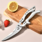 Tesoura de cozinha profissional 7 em 1 Decoricasa em aço inox com lâmina serrilhada sobre tábua de madeira