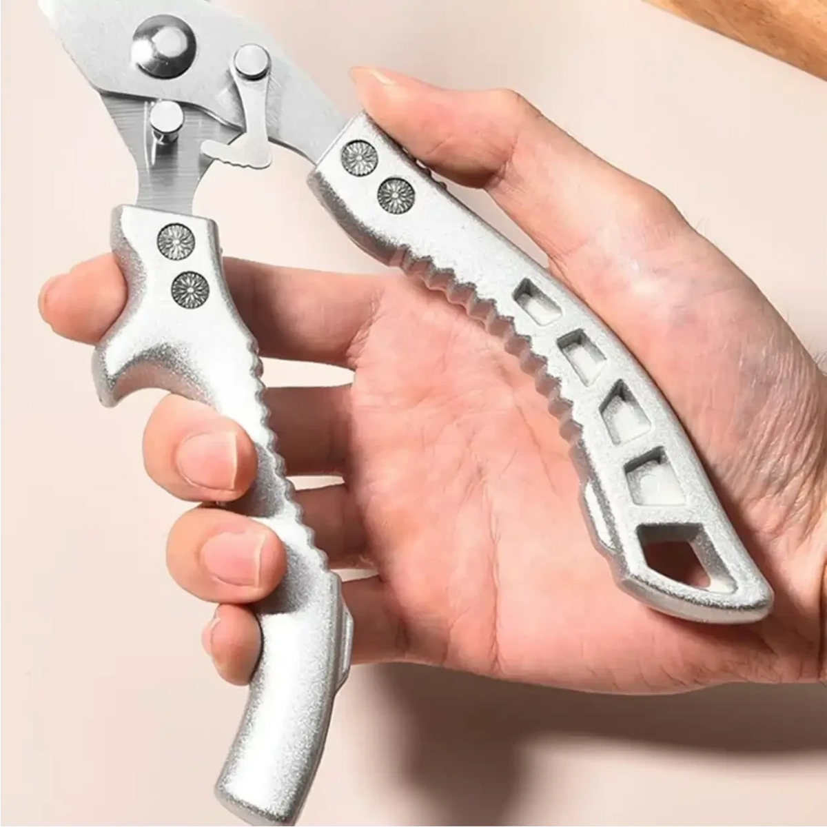 Tesoura de cozinha profissional Decoricasa Chef Master Pro em aço inox com design ergonômico e trava de segurança