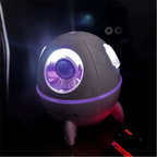Umidificador de ar Decoricasa formato astronauta em cápsula espacial com luz LED colorida e névoa fria para quarto